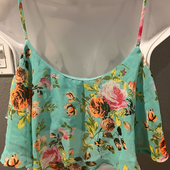 Floral crop top with under layer crop.  Like new size large - Picture 4 of 4